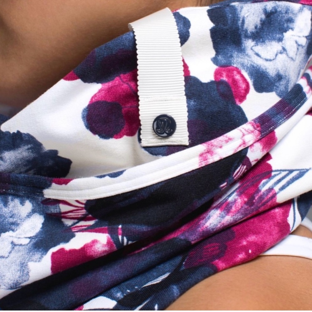 Lululemon Vinyasa Scarf  Terry Inky Floral Ghost Inkwell Bumble Berry, Rare